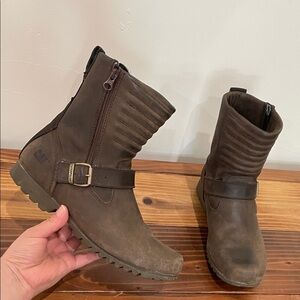 Cat Caterpillar Darcy Rare Brown Waterproof Zipper Boots 9.5 Work Moto Winter
